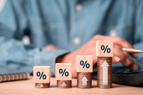 © Smile Studio AP - stock.adobe.com Foto: Münzen und Prozentzeichen